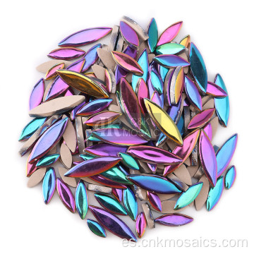 Mosaico de cerámica de pétalos iridiscentes para diseño floral